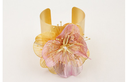 Brazalete con flores metalicas rosa y dorada, sol 