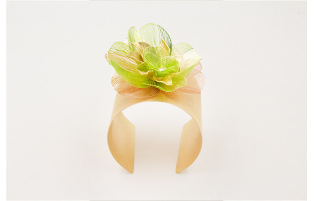 Brazalete con flores metalicas cobre y verde, flor