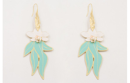 Pendientes hoja alargada calada dorada mate con fl