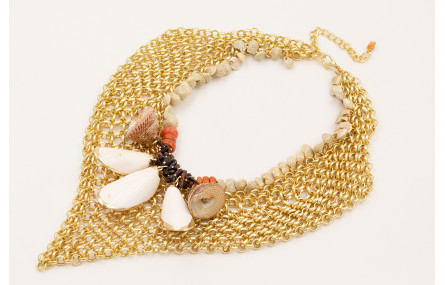 Collar malla pico con colgante scaracolas bordes d