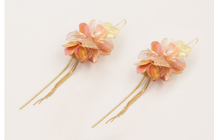 Pendientes perno hoja ovalada dorada mate con flor