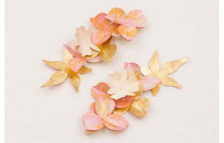 Pendientes cascada de flores de lentejuelas dorada