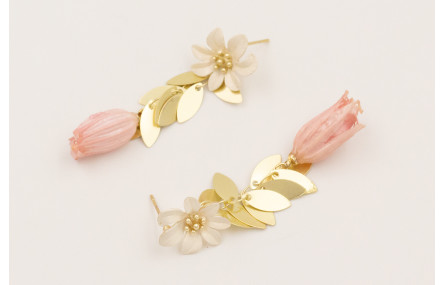 Pendientes perno flor esmalte natural crema,, colg