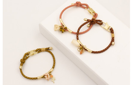 Pulsera cordón pistacho con hilo dorado, tubo meta