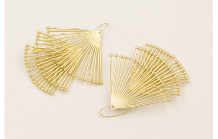 Pendientes triangulos con palitos rematados con bo