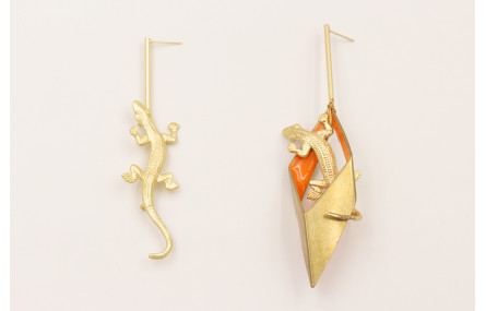 Pendientes perno listón dorado mate con rombo bise