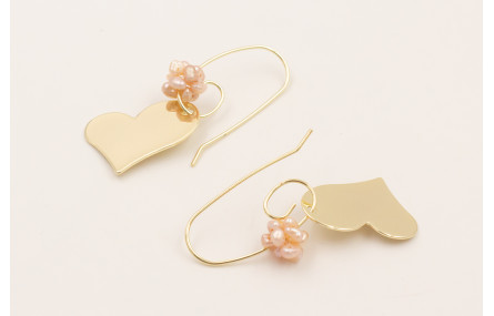 Pendientes gancho dorado con bola de perlas tostad