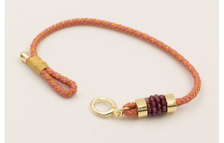 Pulsera cordón rosa palo con hilo dorado, mosquetó