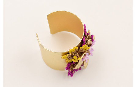 Brazalete ancho dorado mate con flores de miyuki l