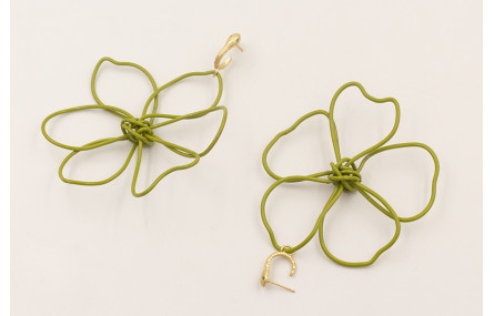 Pendientes perno serpiente ojos verdes y colgante