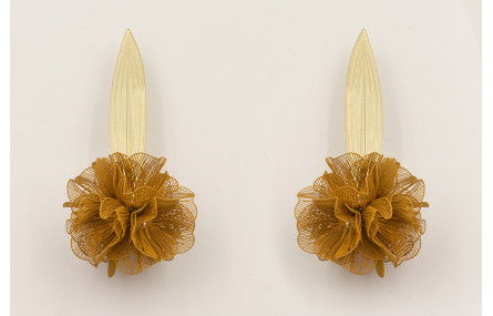 Pendientes perno hoja alargada dorada mate con flo