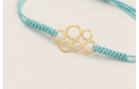 Pulsera hilo azul claro con pieza 6 aros dorada ma