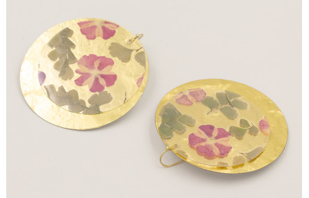 Pendientes discos de lentejuelas dorada, flores na