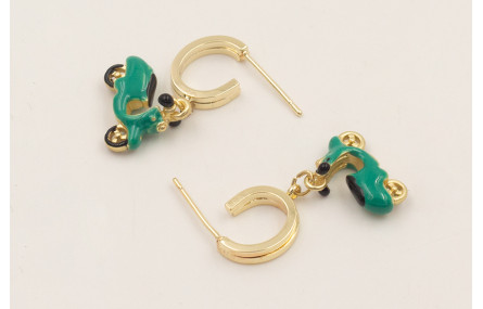 Pendientes se mi ovalo dorado con colgante vespa e