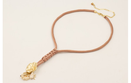 Collar seda natural rellena color cobrizo con nudo