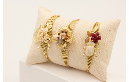 Pulsera rombo malla dorada mate con flor, burruño