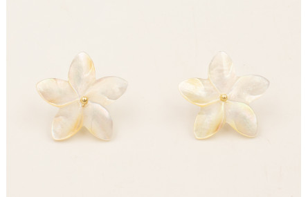 Pendientes flor nacar.