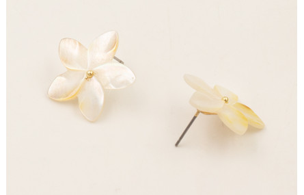 Pendientes flor nacar.