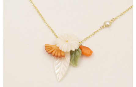 Collar hoja curva, flor, abanico todo de nacar con