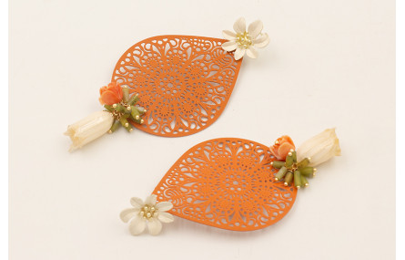 Pendientes flor esmalte natural crema, colgante lá