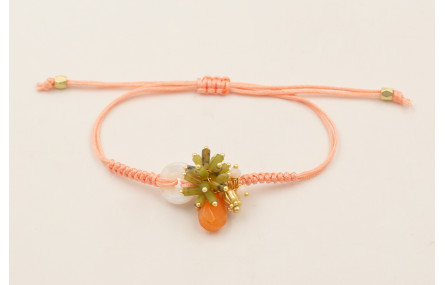 Pulsera hilo rosita con donut nacar, tubitos verde