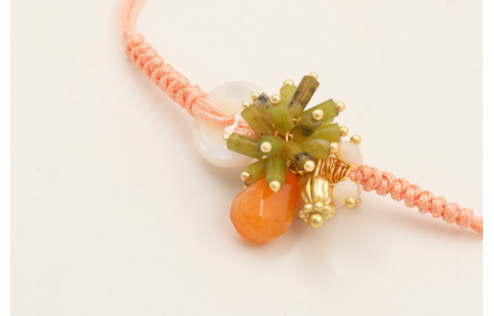 Pulsera hilo rosita con donut nacar, tubitos verde