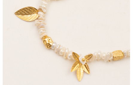 Pulsera chips perlas naturales, hojas y entrepieza