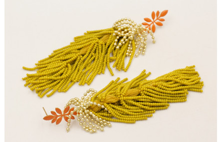 Pendientes petalos esmaltados nectarina con flecos