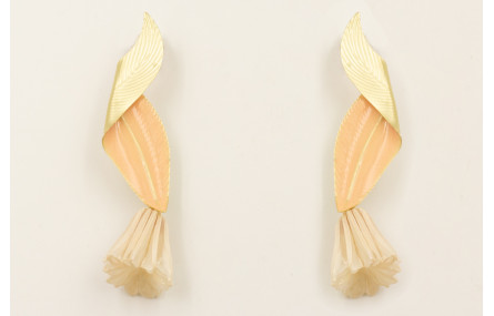 Pendientes hoja doblada esmalte rosa con campanill