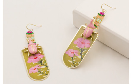 Pendientes gancho sencillo con escarabajo rosa, pi