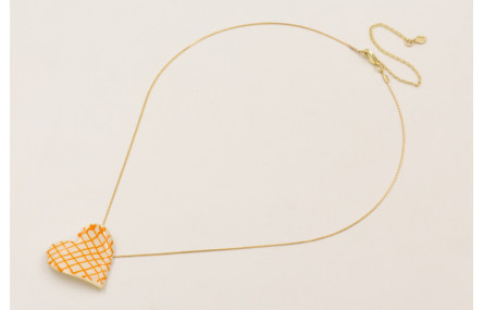 Solitario cadena fina dorada con colgante corazón 