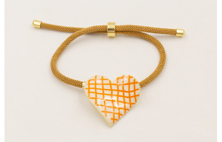 Pulsera cordón preparado color mostaza con corazón