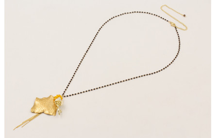 Collar cadena miyuki negro con colgante irregular 