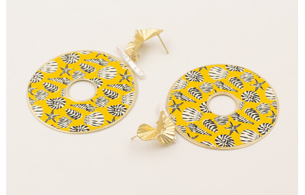 Pendientes disco conchas negras y bancas con fondo