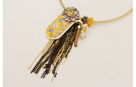 Collar cordón magnetico dorado con colgante concha