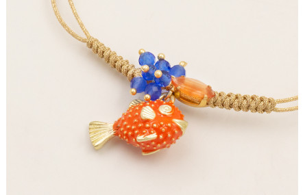 Pulsera hilo metalico dorada palido con burruño fa