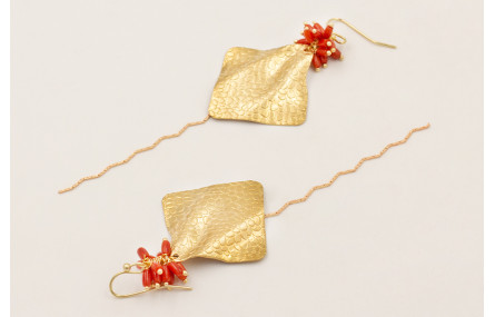 Pendientes pieza irregular manta raya dorada con f