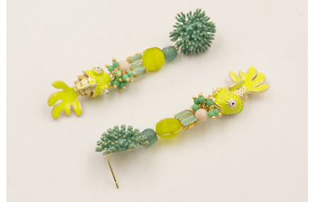 Pendientes perno coral esmaltado turquesa con cubo