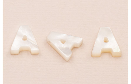 Letra Nacar A 10mm agujero horizontal superior