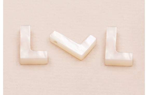 Letra Nacar L  10mm agujero horizontal superior