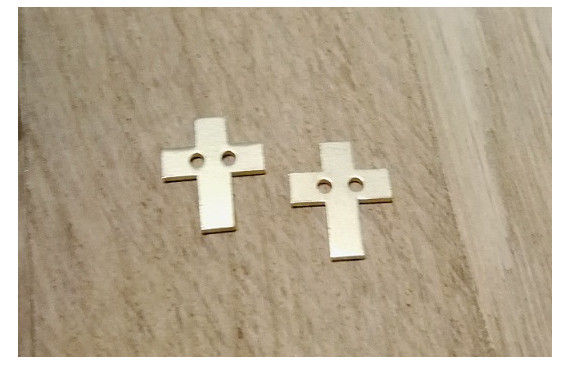 Pieza Cruz doble agujero 12*10mm Oro Mate