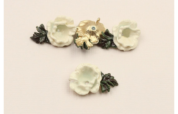 Pieza Flor 21*12mm esmalte manual Blanca y verde
