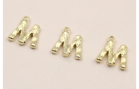 Colgante Letra M latón Dorado 15*10mm
