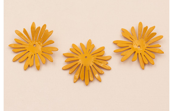 Flor Irregular esmaltada 33mm diametro Mostaza