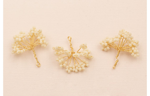 Ramillete 16 pétalos de Abalorio  20*20mm Crema