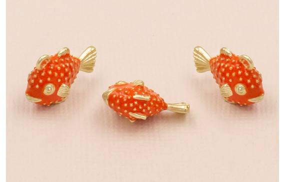 Colgante Pez Globo 20*13mm esmalte Coral Oro Mate