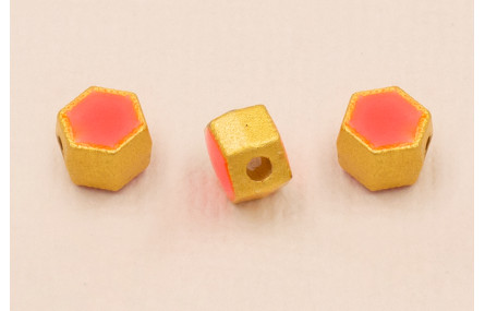 Entrepieza Hexagonal 5*5*4mm Oro Esmalte Fuxia