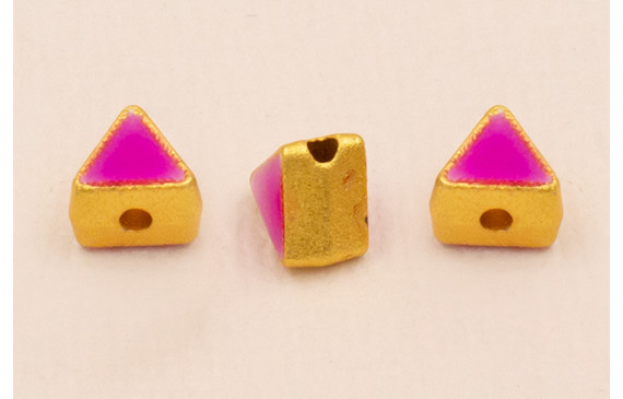 Entrepieza Triangular 5*5*4mm Oro Esmalte Morado