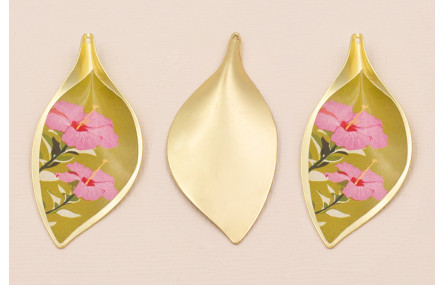 Cogante Hoja 56*26mm Oro Mate  Flores Fondo Beige
