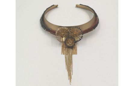 Collar rigido con rectangulos gris ,marron 3 flore